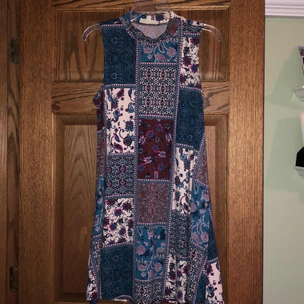 Medium printed sleeveless dress